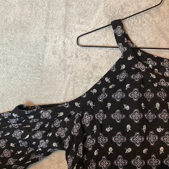 Mossimo Supply Co Off‑Shoulder Boho Top - Picture 3 of 8